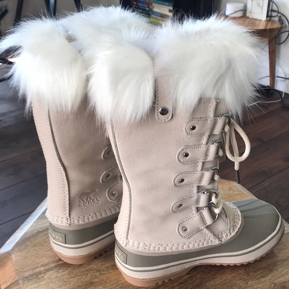 Joan of Artic Boots - Picture 3 of 6